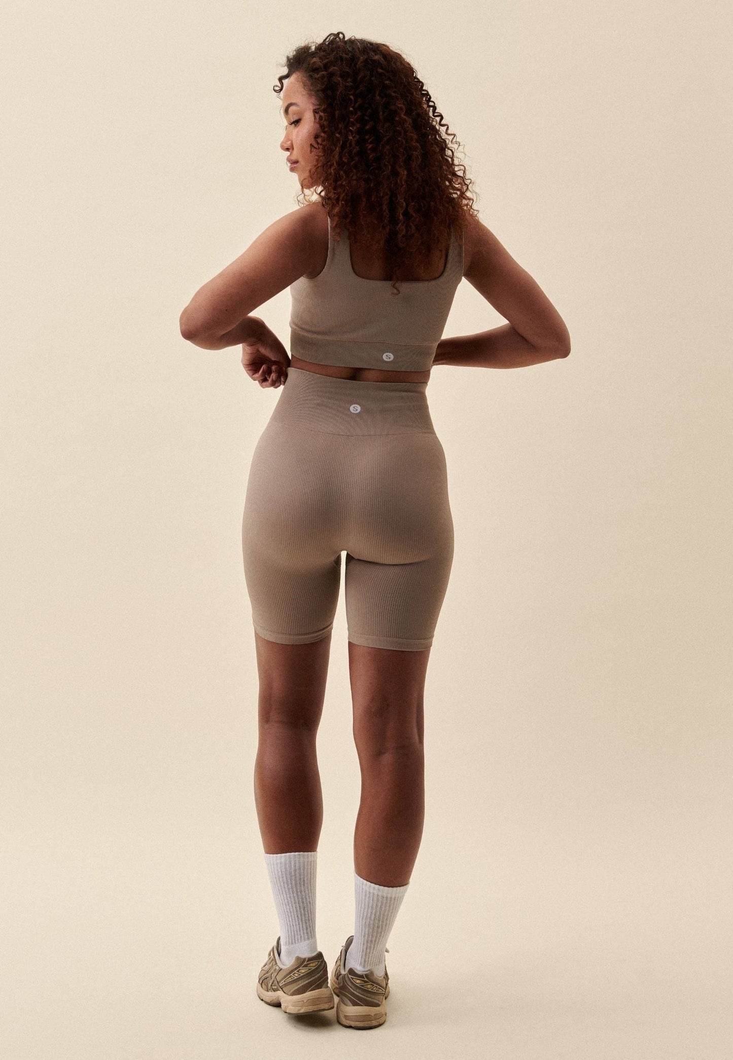 Sisterly Tribe - Ribbed Seamless Shorts - Cappuccino