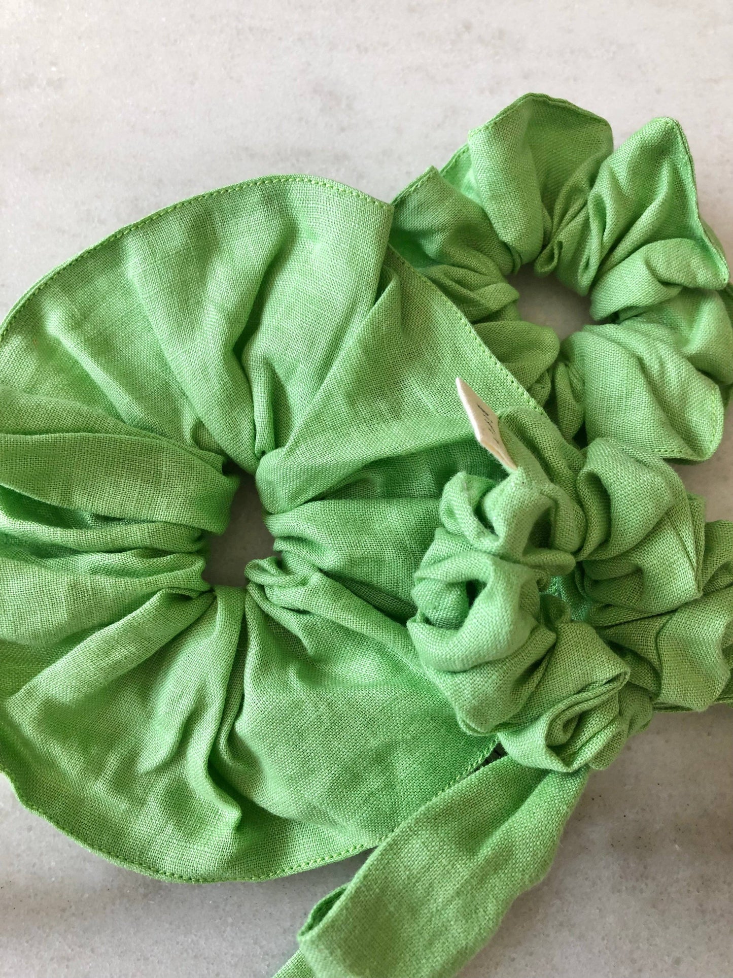 Billy Bamboo - PURE LINEN SCRUNCHIES - apple green