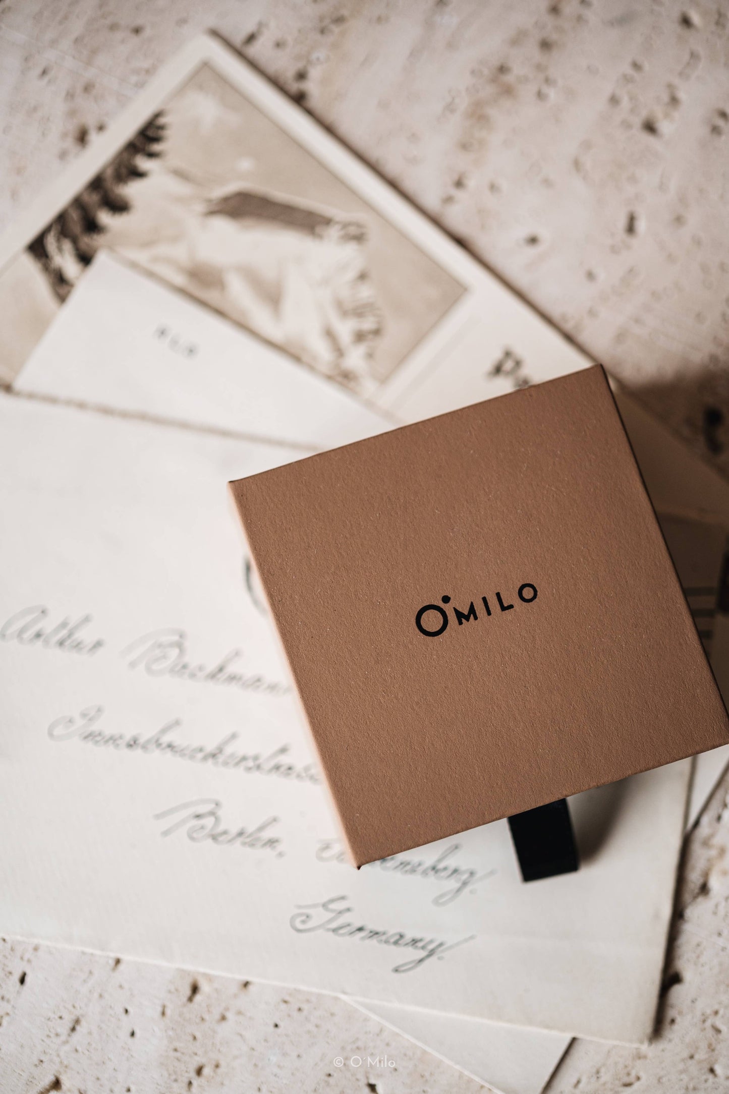 O'Milo - Textured Disc Pearl Studs. Mira