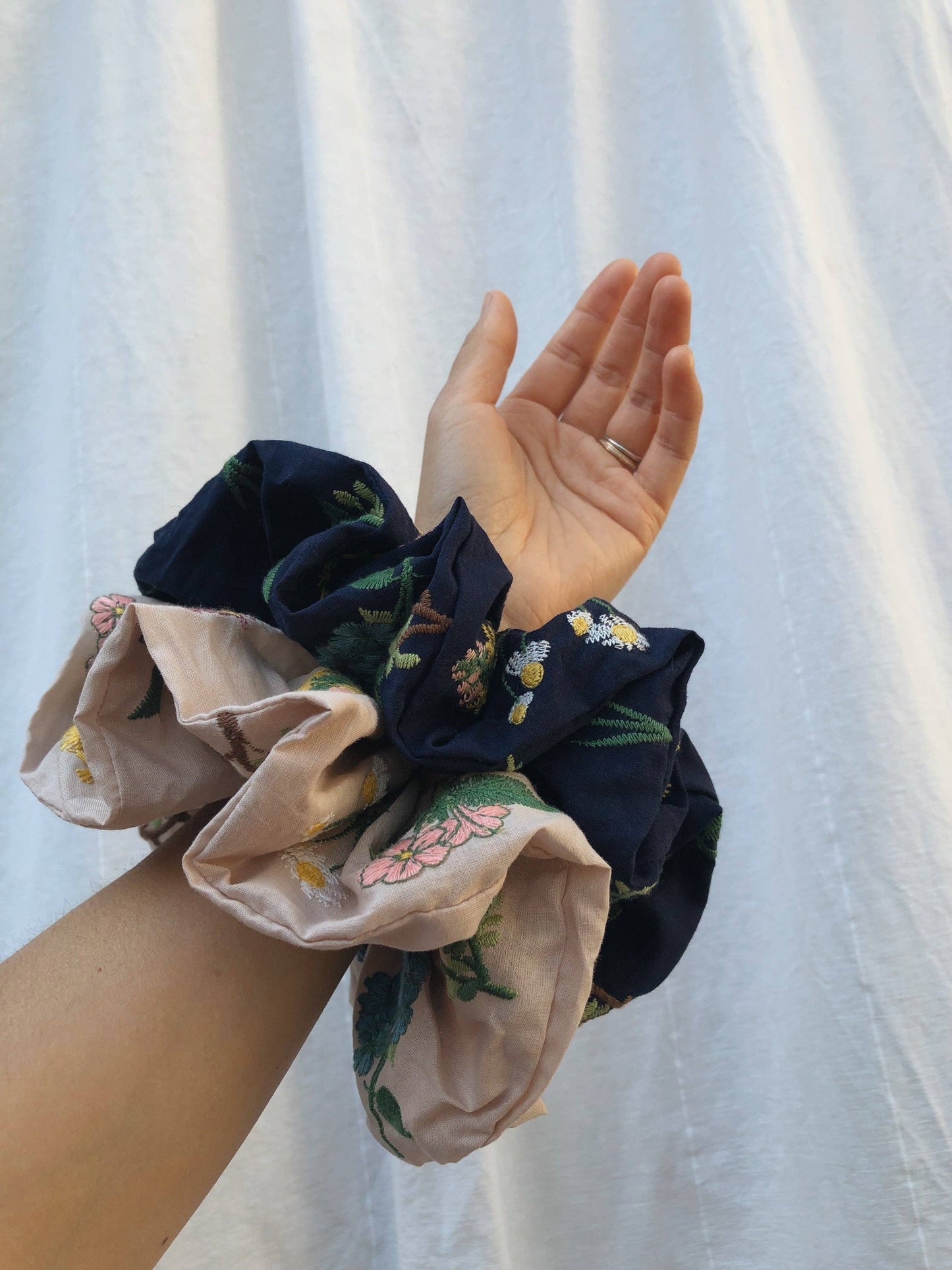 Billy Bamboo - EMBROIDERED COTTON SCRUNCHIES